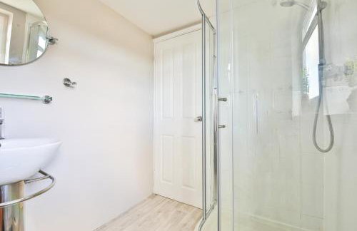 Spacious & Modern Triple-Story Cardiff Home with Pool Table - Foto 43