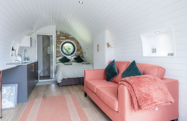 Woody's - 1 Bedroom Pod - Cold Inn - Photo 3