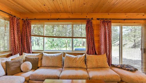 Romantic Riverfront Cottage - 1 Mile to Winthrop! - Foto 4