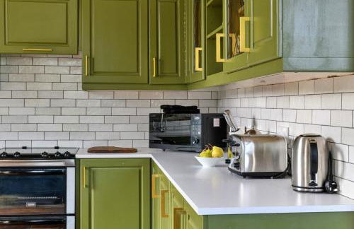 Finest Retreats - Luxury Converted Chapel with Hot Tub & Games Room - Photo 6