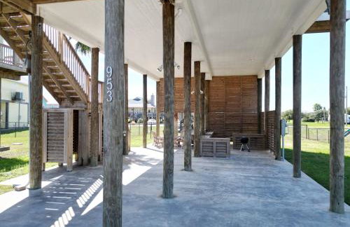 3BR Beach Retreat - Tiki Bar, Ocean Deck, Pet-Friendly & Sleeps 10 - Foto 29