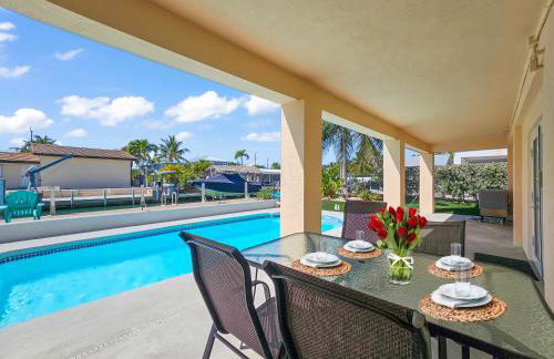 NEW!Paradise PalmsDockPoolKayaks GrillView! - Foto 16