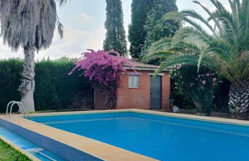 Precioso chalet próximo a Sevilla con jardín y piscina privada 8 personas Wifi gratis 2 salones 4 dormitorios 2 baños - Foto 21