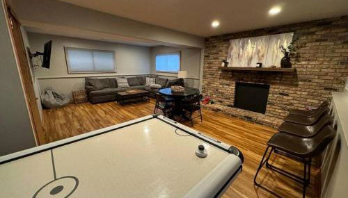 Parkside Getaway- Spacious Six Bedroom Home for Families & Friends - Foto 4, Game Room