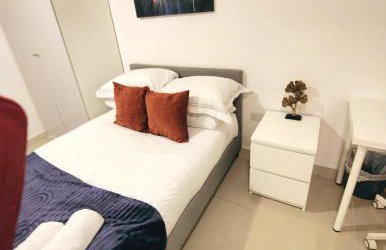 Luxurious 3 bed Ensuites & kitchenettes Nr LGI Hospital & Uni - Free 5G WIFI & Netflix Short Stays - Contractors Free Parking - Foto 23