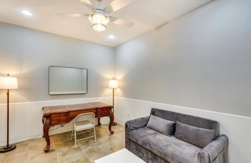 Unwind Fireside Wills Point Gem with Hot Tub and Pond - Foto 27