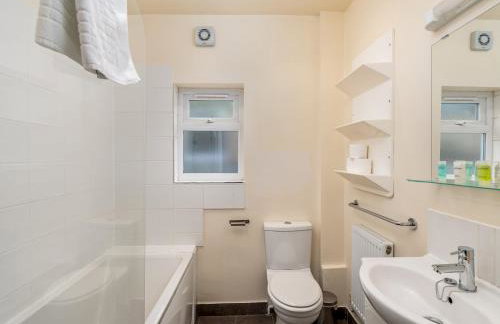 Family Friendly 3 Bed Home In Pinner Pets Welcome - Pass the Keys - Foto 16