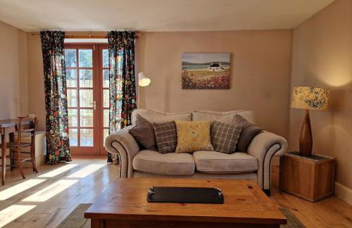 Highland River Cottage with Hot Tub - Foto 34