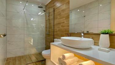 Elia Room & Garden - Photo 3, towels, Shower