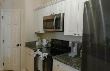 Beautiful Apartment Near Disney - Photo 26