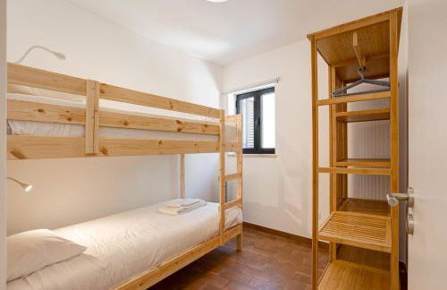 Moradia Tradicional no centro a 100m da Praia - Foto 43