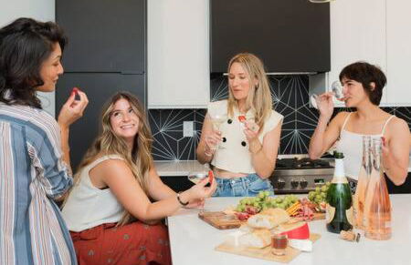 6 Bed with En Suite Baths, Host Up to 20, Rooftops, Parking, Gourmet Kitchens, Cozy Living Spaces, Skyline Views & Fire Table, Near Downtown, Distilleries & Marathon Village, High-Speed Wi-Fi, 24hr Hospitality - Foto 45