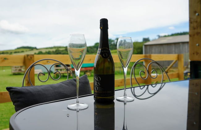 Unique Upcycled Straw Trailer @ Westcote - Foto 15