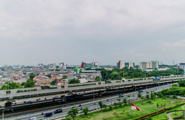 Warm And Cozy 2Br At Green Pramuka City Apartment - Foto 22