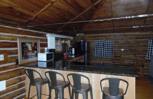 The Hideout - Cute and Quiet Rustic Cabin! - Foto 20