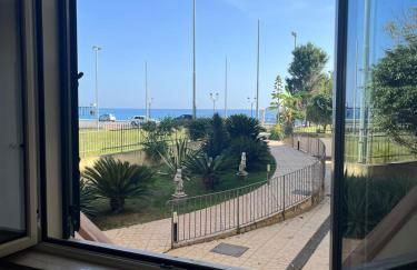 Bilocale vista mare sul lungomare - Foto 1