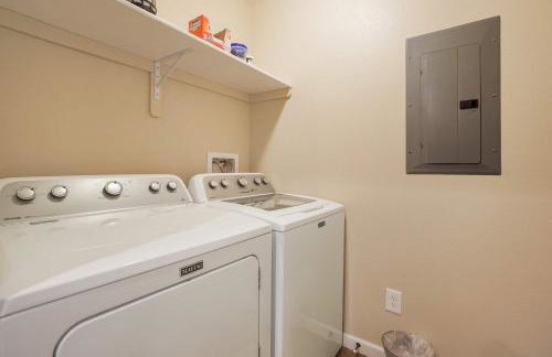 Cresthaven Hall 2 Mins to UCCS Family Fun & BBQ - Foto 34