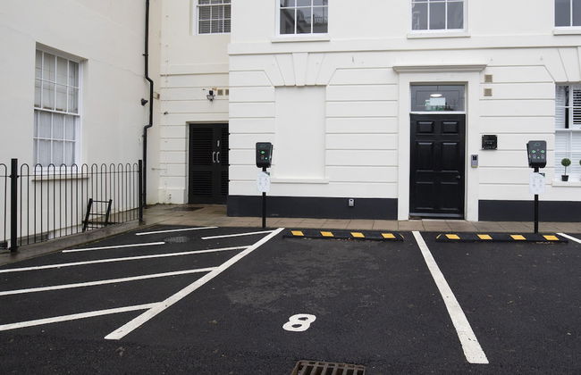 Elliot Oliver - Luxury 2 Bedroom Regency Apartment With Parking & EV Charger - Photo 19