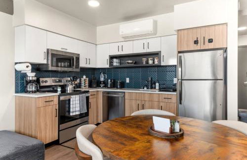 2BR Apartment in DT with Parking - Foto 14