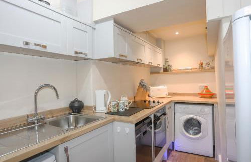 Hillside Apartment - Photo 8