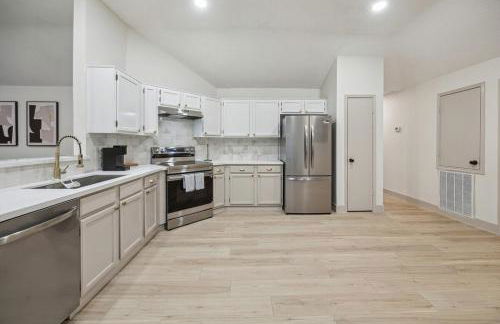 Sunny Door Escape - Entire House in Richmond TX with Cowboy Pool - Foto 22