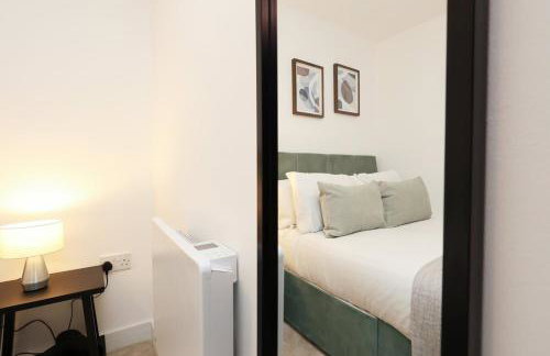 Chic 2 Bed Flat near Central Cardiff - Photo 17