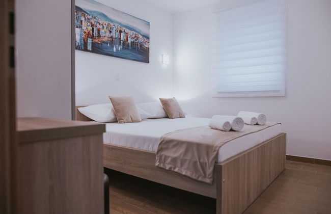 Poolside Hideout Apartments - Photo 5