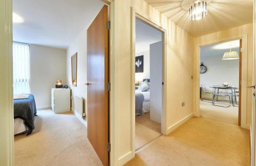 ShortstayMK Vizion apartments, with free superfast wi-fi, parking - Foto 110