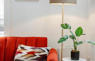 Stylish 5Bedroom Getaway in Quiet Mildenhall Area - Photo 27