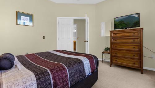 1061 Lake Berkley 4 Bed with Pool&Spa - Foto 2