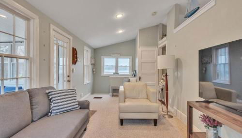 Amazing Lakefront Retreat On Long Lake! 2 Bedroom Home by RedAwning - Foto 2