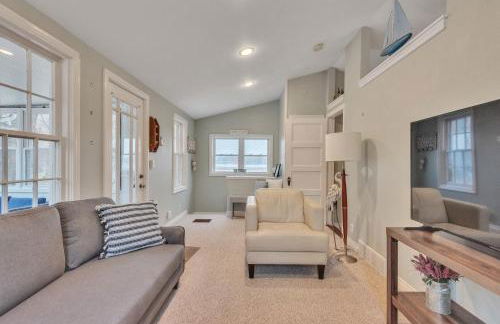 Amazing Lakefront Retreat On Long Lake! 2 Bedroom Home by RedAwning - Foto 2