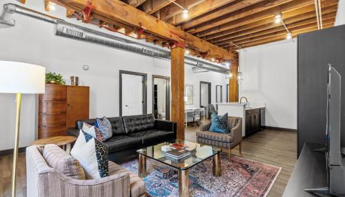 Brick & Bed Riverfront Lofts, 4K - Photo 1