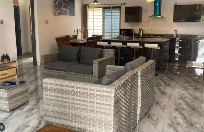 3 Bed Villa-private Garden-offstreetparking-aircon - Photo 11