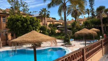 Riviera Del Sol Apartment - Photo 2