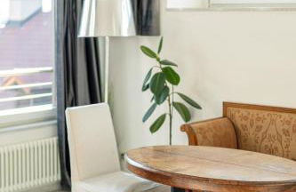 Artist House - Photo 15