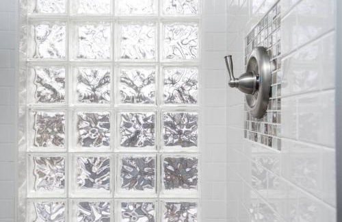 King Bed - 5 Min to MOA - 75 & 65' HDTV - Ping Pong - Foto 30