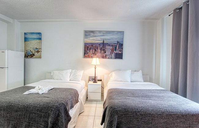 Deluxe Studios and Apartments at the Casablanca - Photo 41