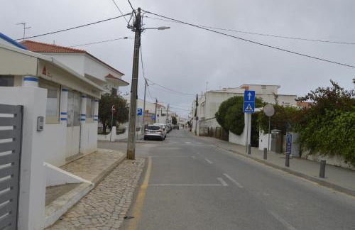 MORADIA NOVA E COMPLETA A 350 MTRS. PRAIA - Foto 8