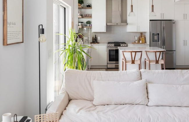 DT 3-lvl Townhouse w Rooftop Patio - Photo 1