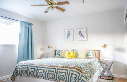 Turquoise Twin ★Vacation COS★3 King Beds★Near AFA - Foto 17