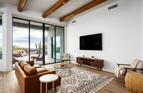 Mountain views swimming a private escape at Sonoran Serenity - Foto 47