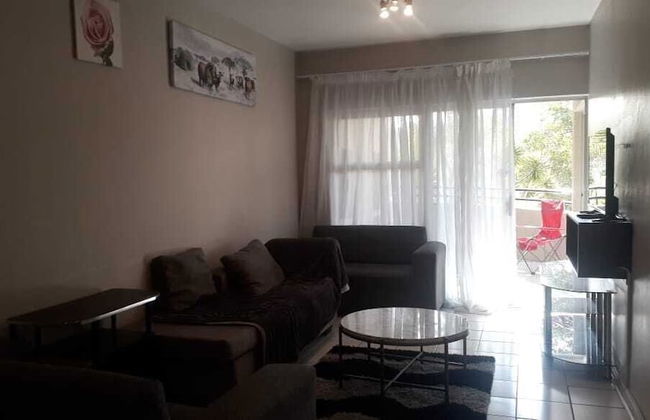 Central Sandton Apartment - Photo 26