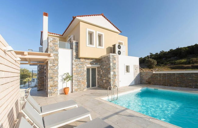 Luxury Holiday Home 4 Bedroom Villa in Paleokastro - Photo 24