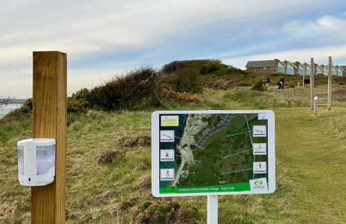 CHINE COTTAGE self-catering coastal bungalow in rural West Wight - Photo 16