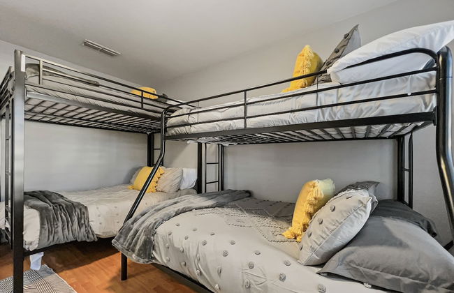 Kimberly Surprise - Photo 3