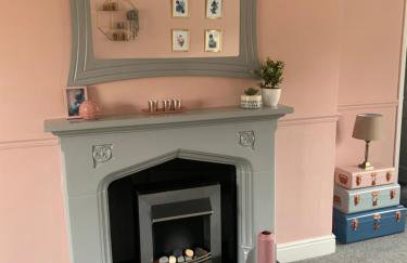 The Snug, ideal for sporting events and city breaks, hidden nook in the Heart of Newcastle, with parking, Wifi, Smart Tv, close to all local travel links - Foto 13