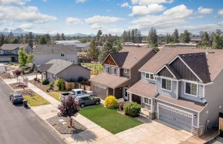 Canal Trail Base Camp by AvantStay Hot Tub Deck Walk to Pickleball 10 Min to Bend Family Friendly - Foto 68