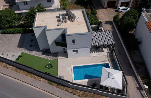 Villa Lumaka Sun - Amazing Home In Brodarica with 4 Bedrooms, Wifi, Outdoor Swimming Pool and Heated Swimming Pool - Photo 4
