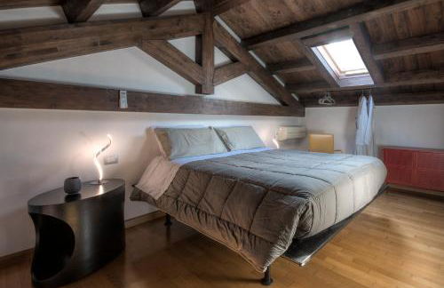 Right House - Characteristic Marina District - Photo 11